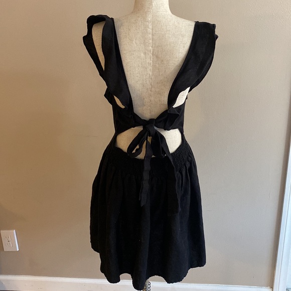Free People linen blend beautiful ruffled back tie mini boho dress. - Picture 8 of 14